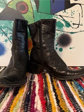 Women or Boys Black Leather Western Pointy Boots Made in Italy EU36.5